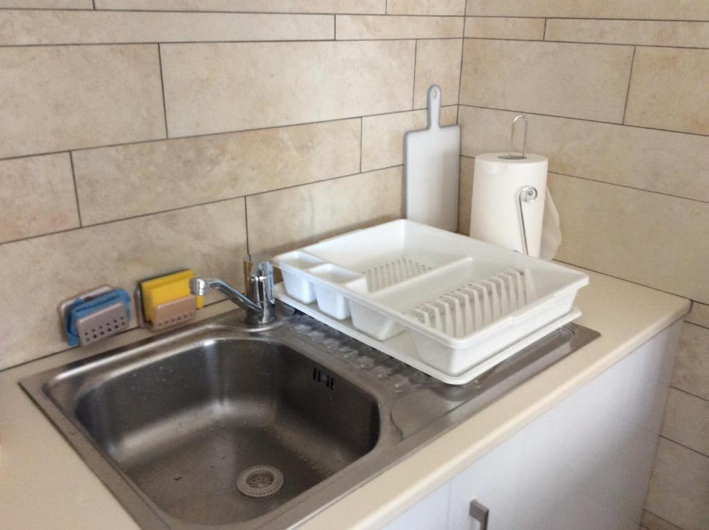 Fantasia Suite kitchen sink with dish rack and tiled splashback in central Nicosia apartment