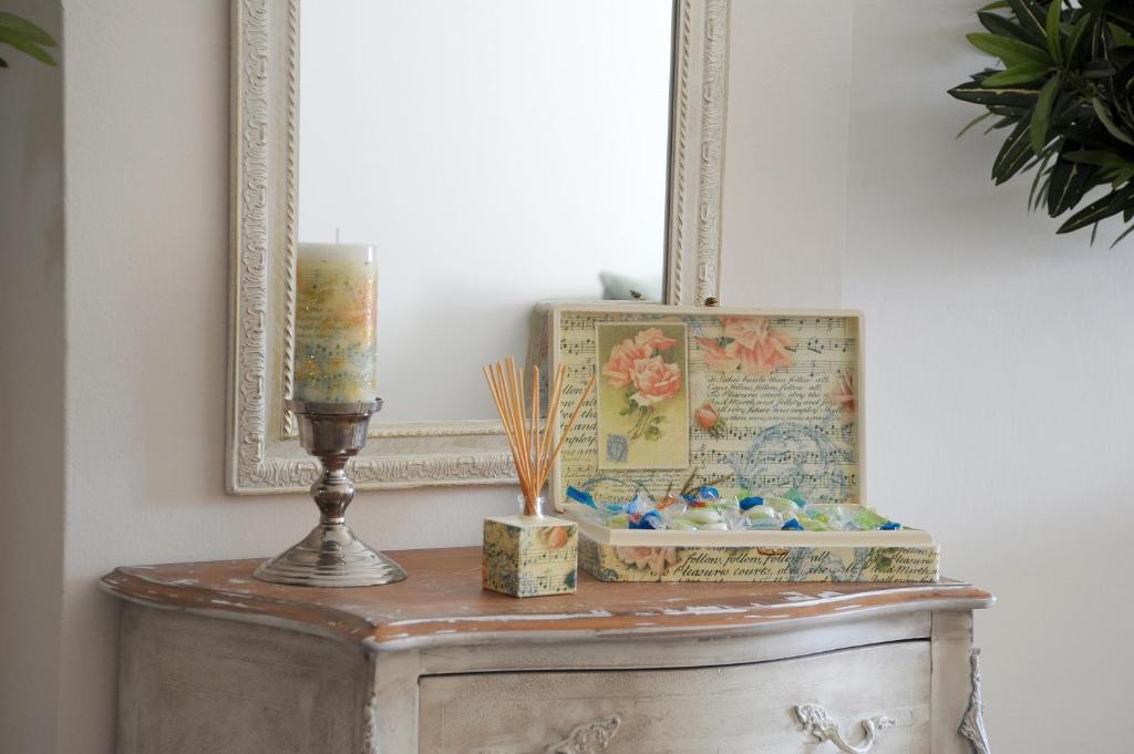 Vintage decor vignette with candle and mirror at the Vintage Central Suite Nicosia