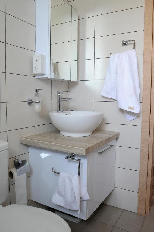 Vintage Suite bathroom vanity with vessel sink and fresh towels in central Nicosia