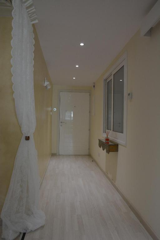 Bright entry hall with lace curtain at the Fantasia Suite, central Nicosia apartment