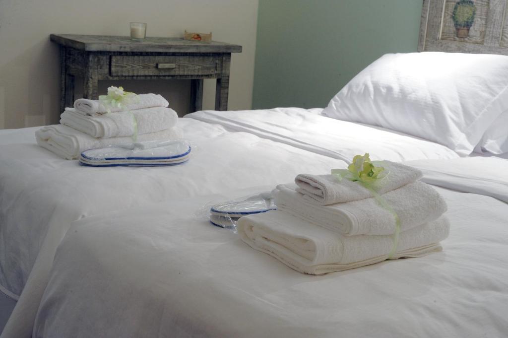 Twin beds with fresh towels and amenities at the Vintage Central Suite Nicosia Cyprus